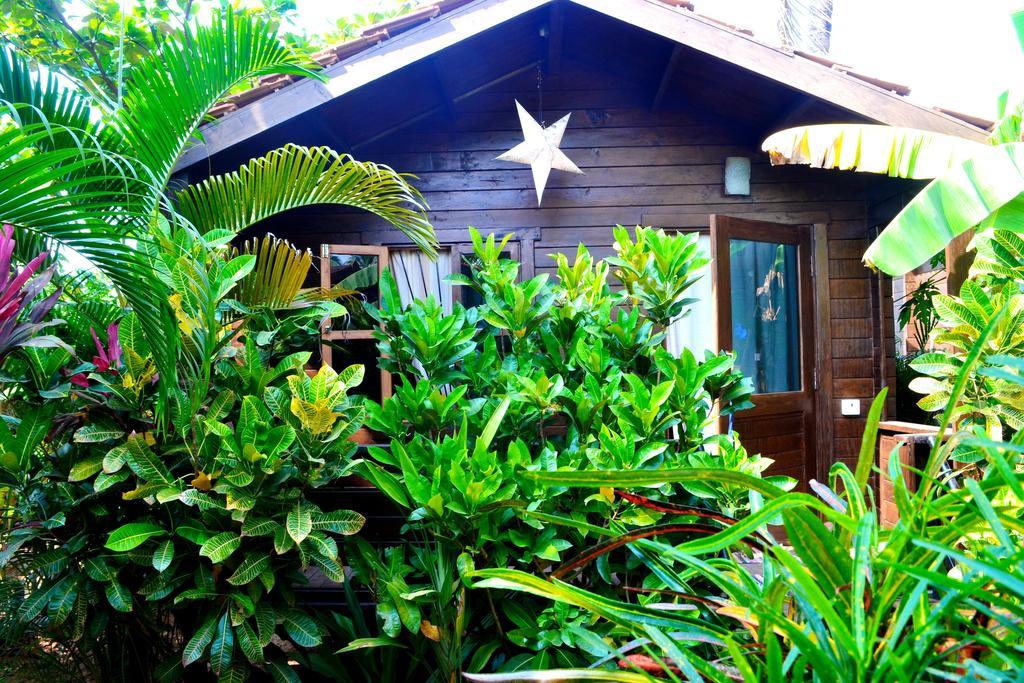 Pele'S Windsong Wood Cottage On The Beach Бенаулим Экстерьер фото