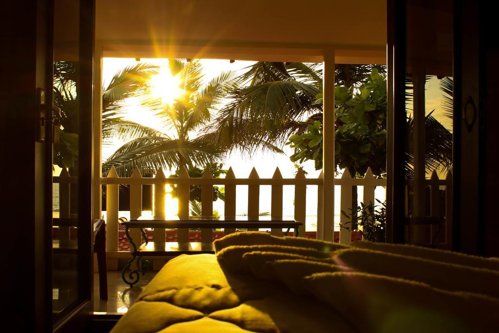 Pele'S Windsong Wood Cottage On The Beach Бенаулим Экстерьер фото