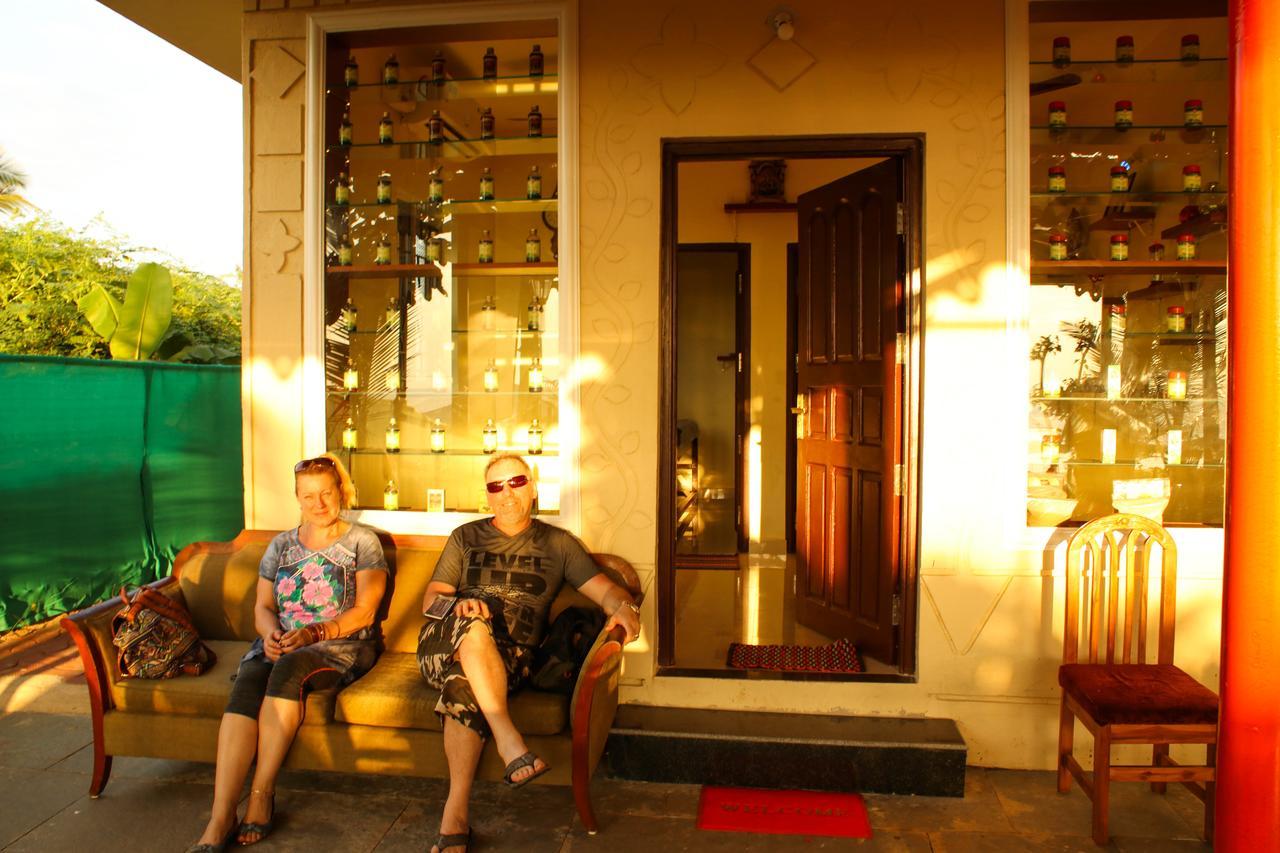 Pele'S Windsong Wood Cottage On The Beach Бенаулим Экстерьер фото