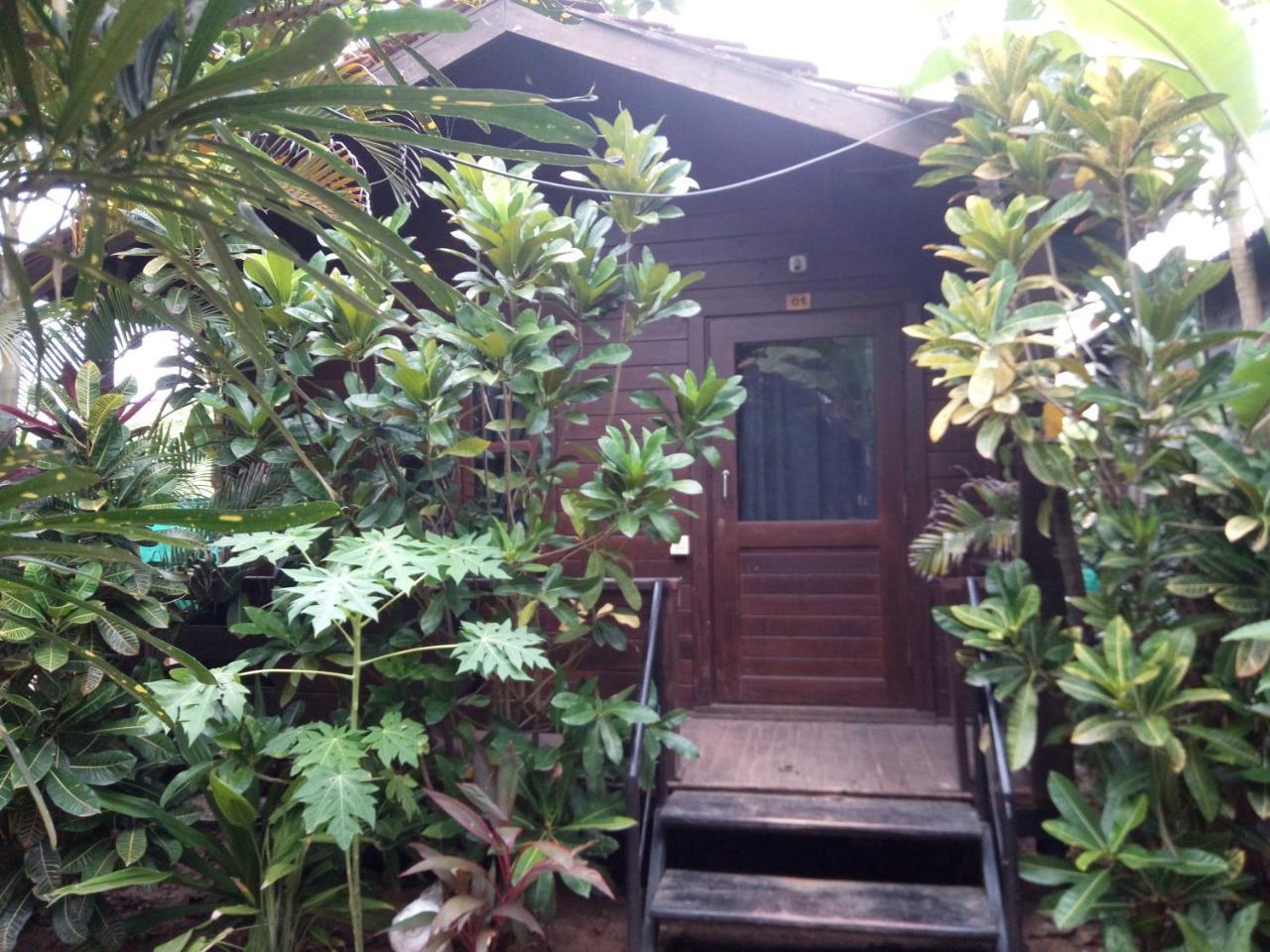 Pele'S Windsong Wood Cottage On The Beach Бенаулим Экстерьер фото